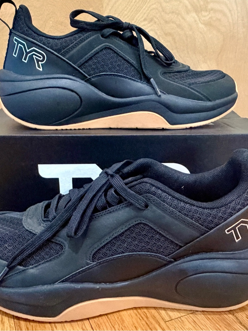 TYR Black and Tan Unisex Athletic Sneakers, size 8.5m/10w